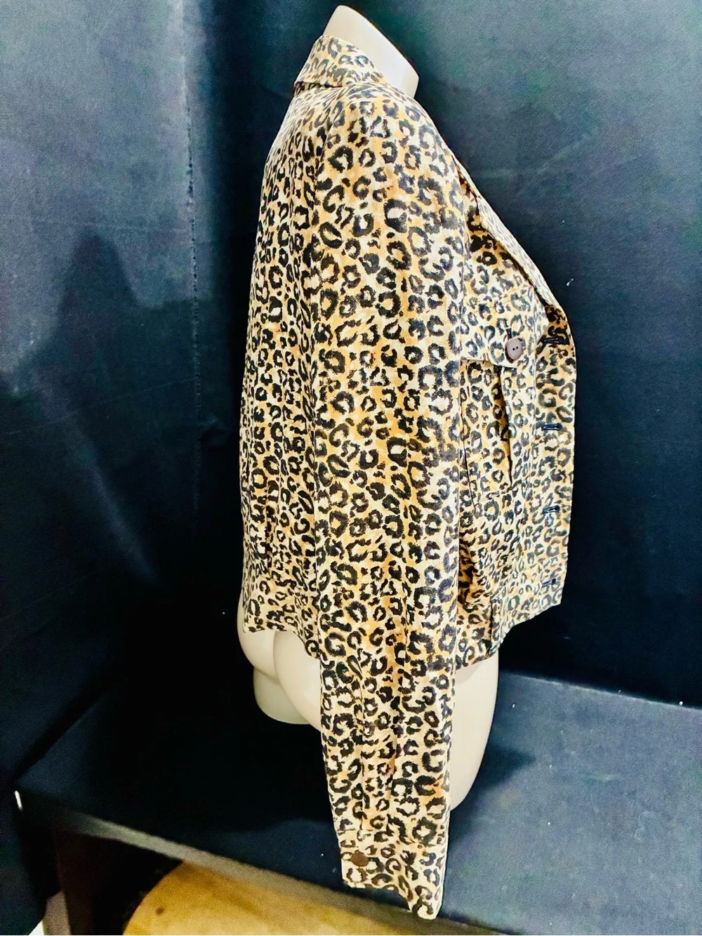 VTG City Silk Leopard 💯 Silk Cropped Lined Jacket w/ Shoulder Pads Button Down